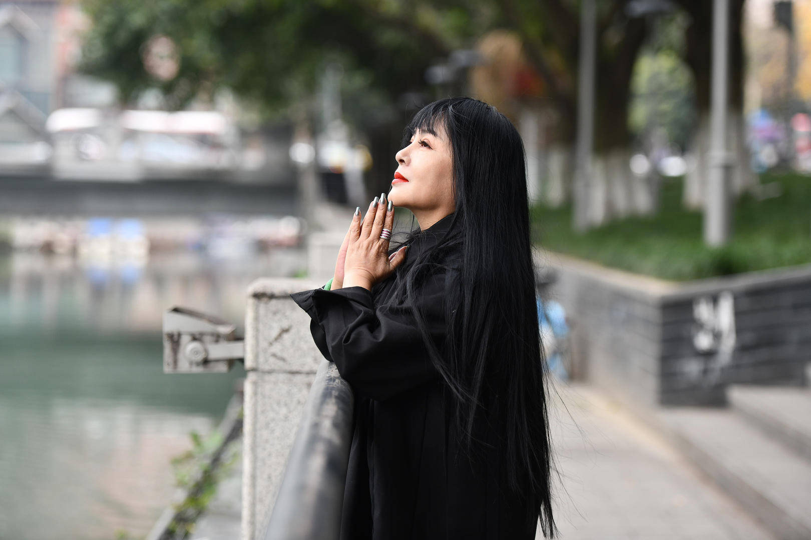 好友：千百惠在成都生活的這幾年，是她最無(wú)憂無(wú)慮的日子