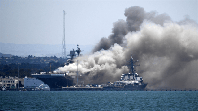 軍艦燃燒15小時！美瘋狂向日本求救，背后藏著個最不愿說的痛點