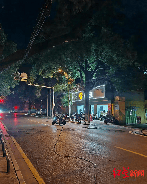 男主播騎車載女友回家被路邊掉落網(wǎng)線勒傷脖子，索賠3萬(wàn)陷僵局 律師解讀該誰(shuí)賠