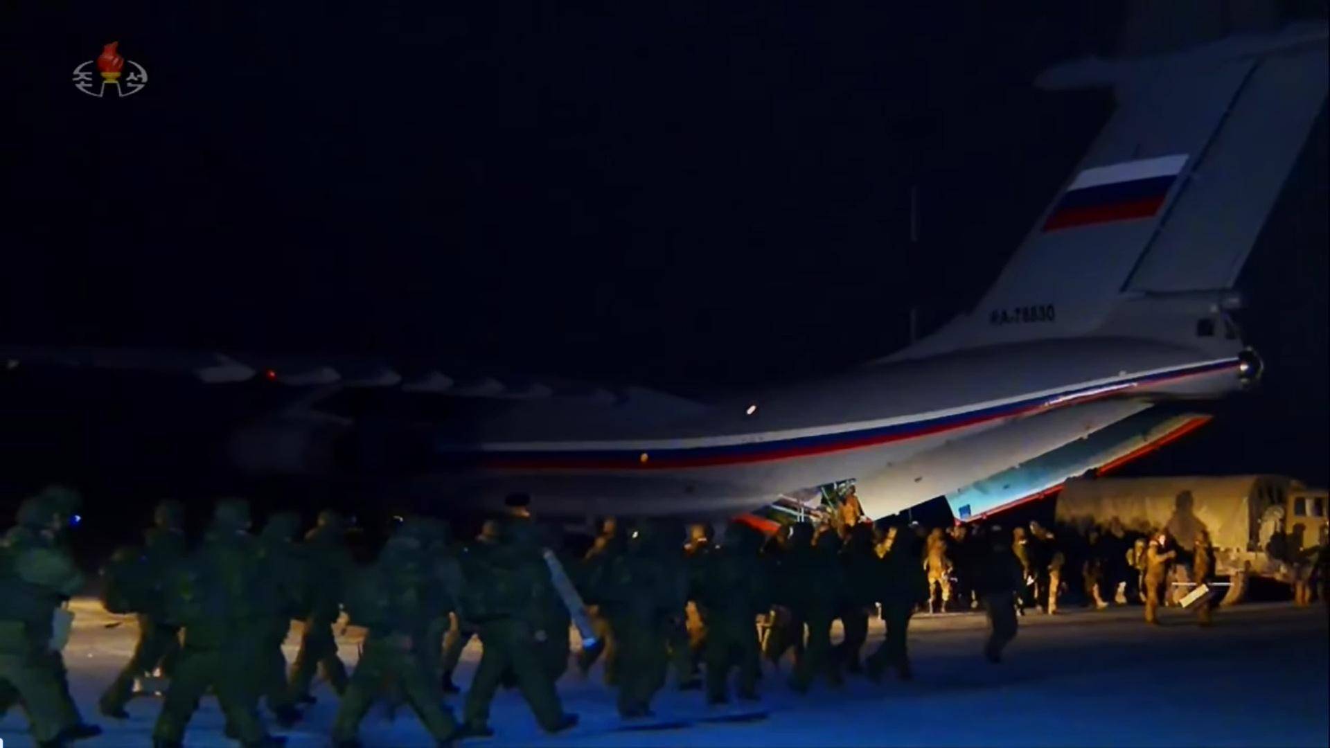 面對烏軍包圍，朝鮮少校與11名特種兵死戰(zhàn)不退，牽著手拉響光榮彈