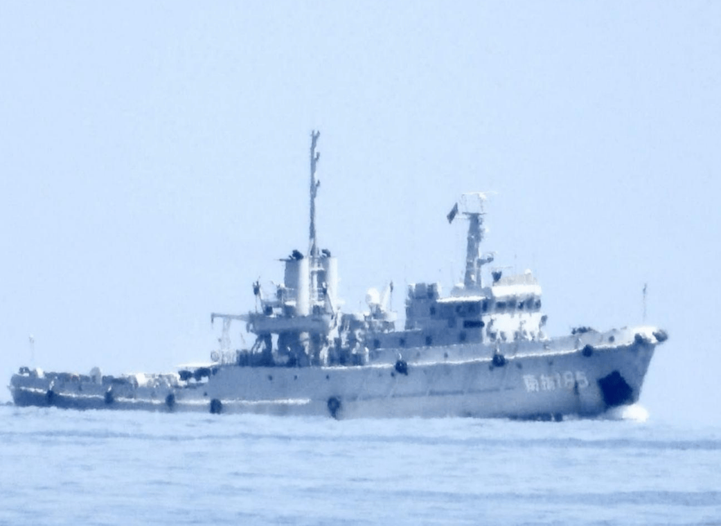 菲律賓海警傾巢而出，解放軍拖船抵達仁愛礁，要動手清理破船了？