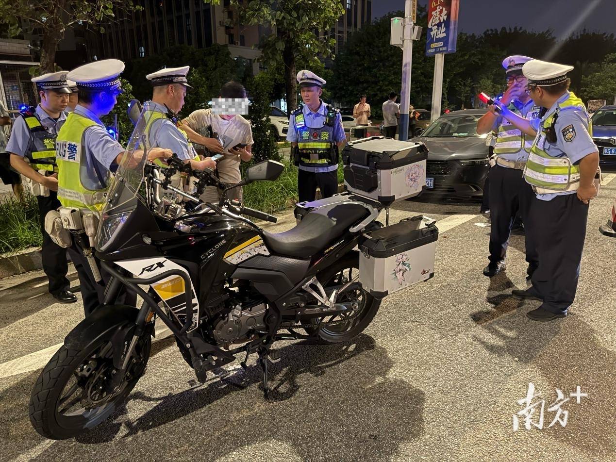 逢車必查！東莞交警嚴(yán)查交通違法行為