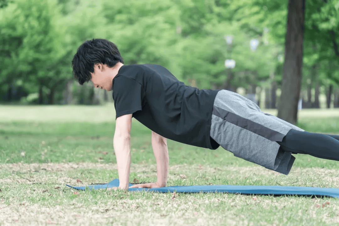 微胖、腿粗、屁股大……你以為的身材缺點，可能是中了“基因彩票”！