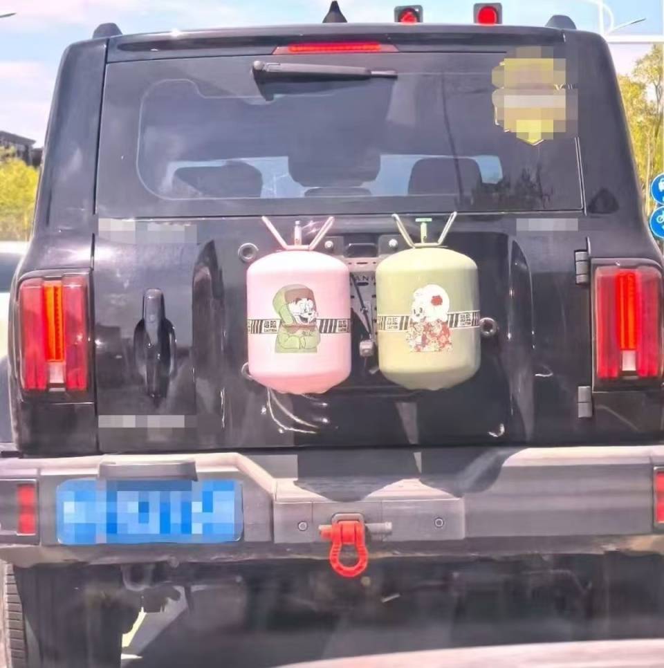 鄭州一私家車掛著卡通“液化氣罐”跑，是否違規(guī)？回應(yīng)來了！