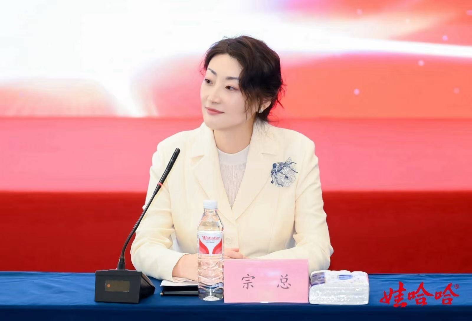 商業(yè)頭條No.89 | 專(zhuān)訪(fǎng)宗馥莉：做一個(gè)“追趕者”，不急于證明自己