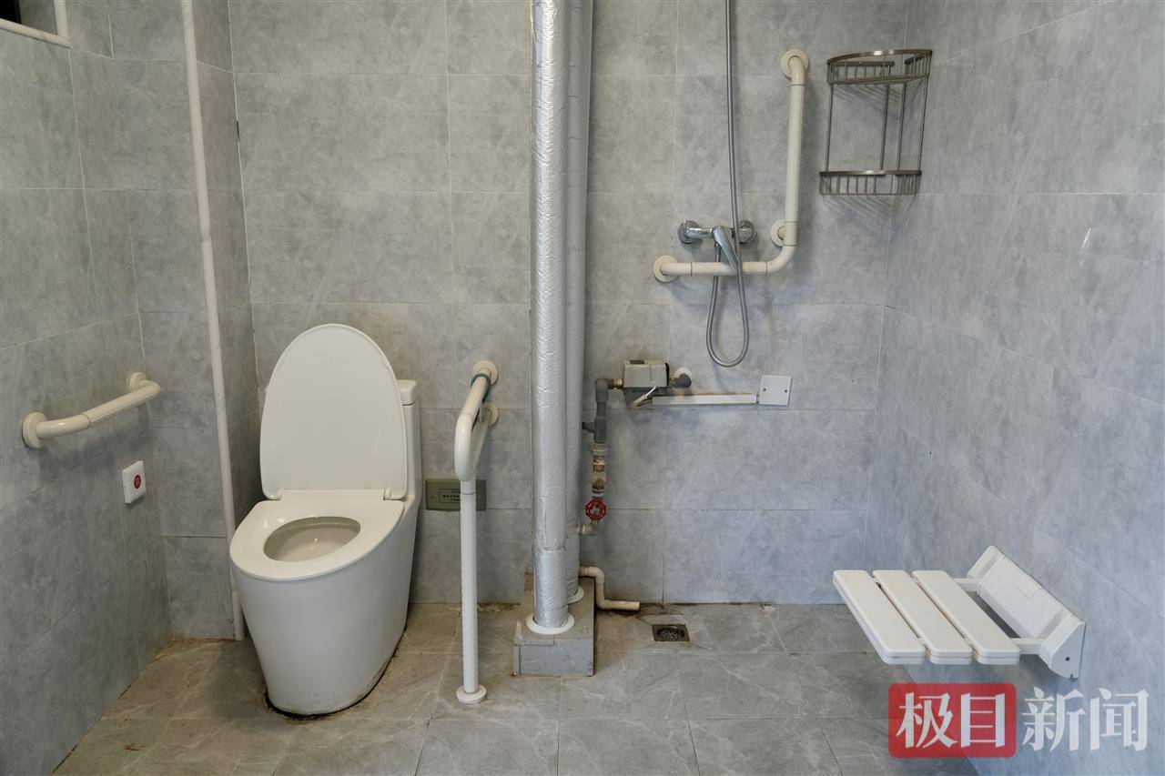 “玻璃娃娃”田艷青踏入武大校園！校方準(zhǔn)備無(wú)障礙宿舍，母親能同寢陪讀