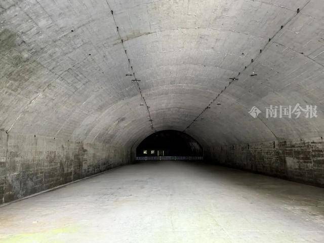 神操作！用天然溶洞停放40架飛機，這種“絕招”可能只有柳州人干得出來！