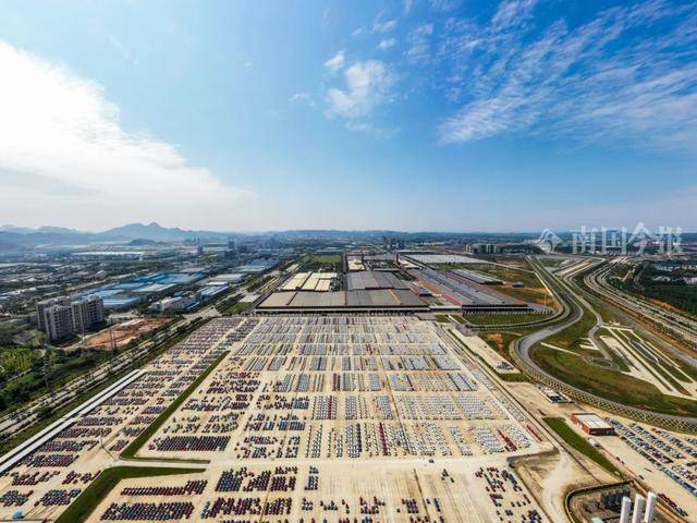 神操作！用天然溶洞停放40架飛機，這種“絕招”可能只有柳州人干得出來！