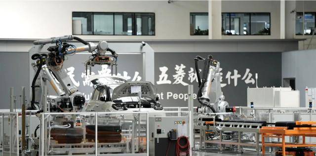 神操作！用天然溶洞停放40架飛機，這種“絕招”可能只有柳州人干得出來！