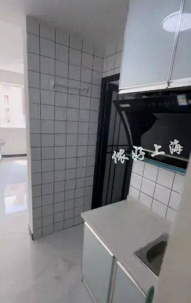 上海一房東崩潰！"00后"情侶租客失聯(lián)，打開(kāi)房門(mén)直呼"辣眼睛"…