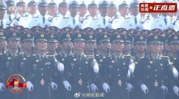 殲20S、DF61導彈，震撼亮相！三支兵種首次亮相天安門廣場，空中梯隊戰(zhàn)機起飛