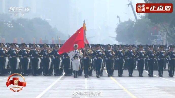 殲20S、DF61導彈，震撼亮相！三支兵種首次亮相天安門廣場，空中梯隊戰(zhàn)機起飛