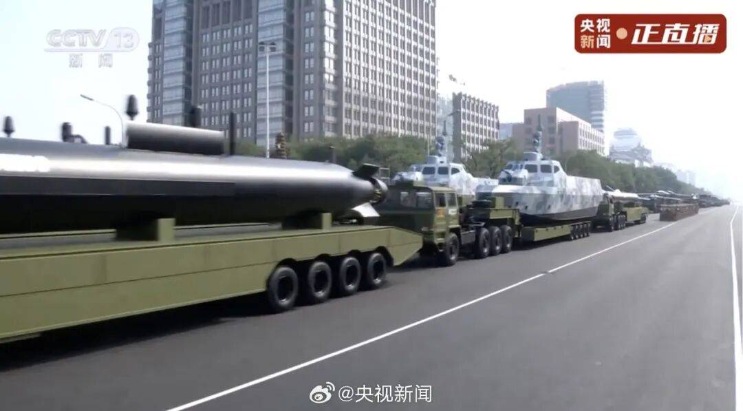 殲20S、DF61導彈，震撼亮相！三支兵種首次亮相天安門廣場，空中梯隊戰(zhàn)機起飛