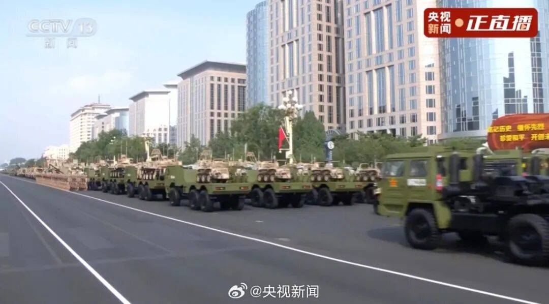 殲20S、DF61導彈，震撼亮相！三支兵種首次亮相天安門廣場，空中梯隊戰(zhàn)機起飛