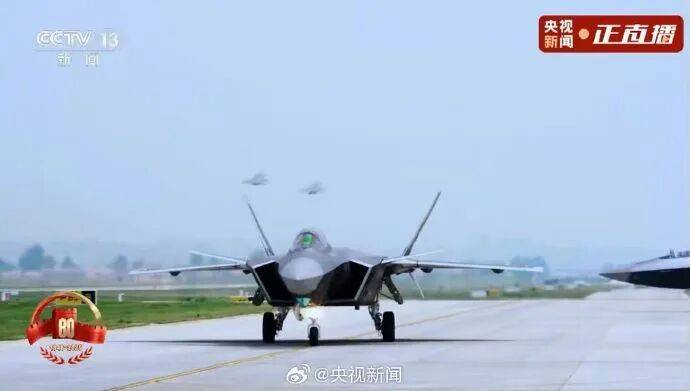 殲20S、DF61導彈，震撼亮相！三支兵種首次亮相天安門廣場，空中梯隊戰(zhàn)機起飛