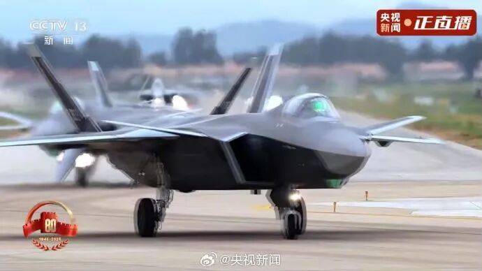 殲20S、DF61導彈，震撼亮相！三支兵種首次亮相天安門廣場，空中梯隊戰(zhàn)機起飛