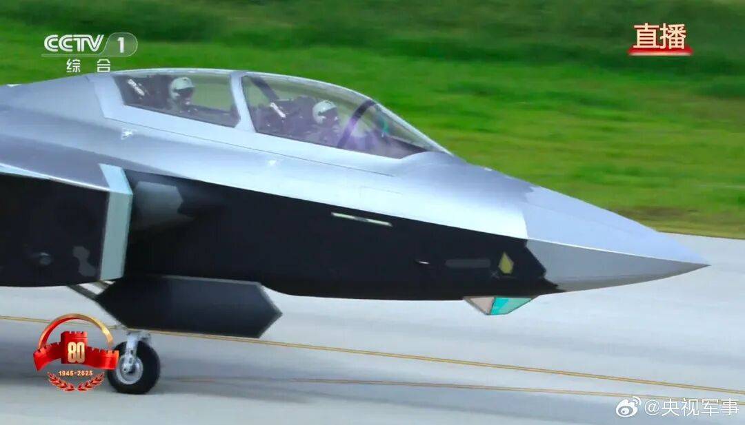 殲20S、DF61導彈，震撼亮相！三支兵種首次亮相天安門廣場，空中梯隊戰(zhàn)機起飛