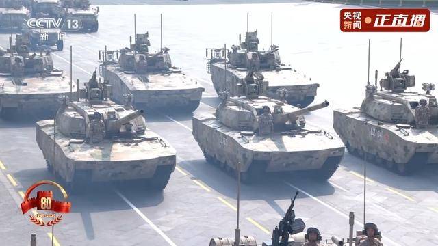 新坦克亮相九三閱兵，拋棄“甲彈對抗”，“信火一體”才是未來？