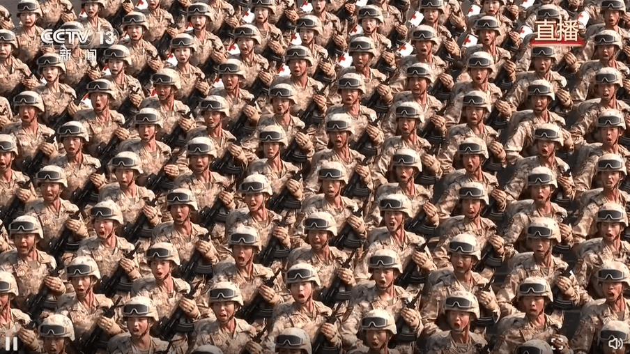 同志們好！主席好！