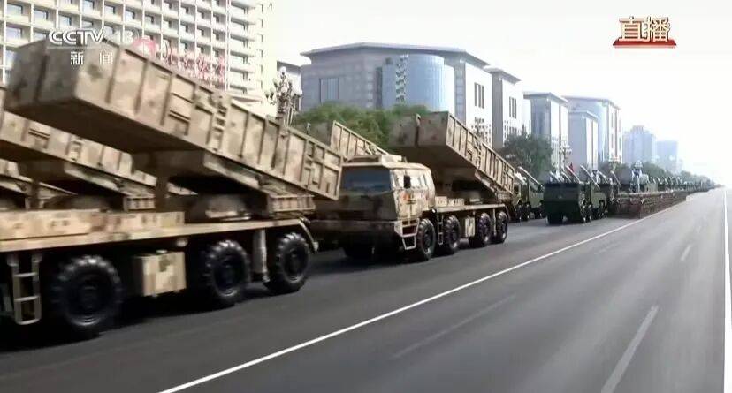 同志們好！主席好！