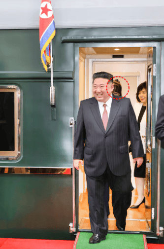金正恩女兒首登國(guó)際舞臺(tái)，引爆接班傳聞！英國(guó)首相被架空，工黨內(nèi)斗成全武行…