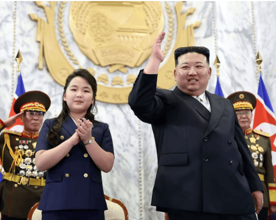 金正恩女兒首登國(guó)際舞臺(tái)，引爆接班傳聞！英國(guó)首相被架空，工黨內(nèi)斗成全武行…