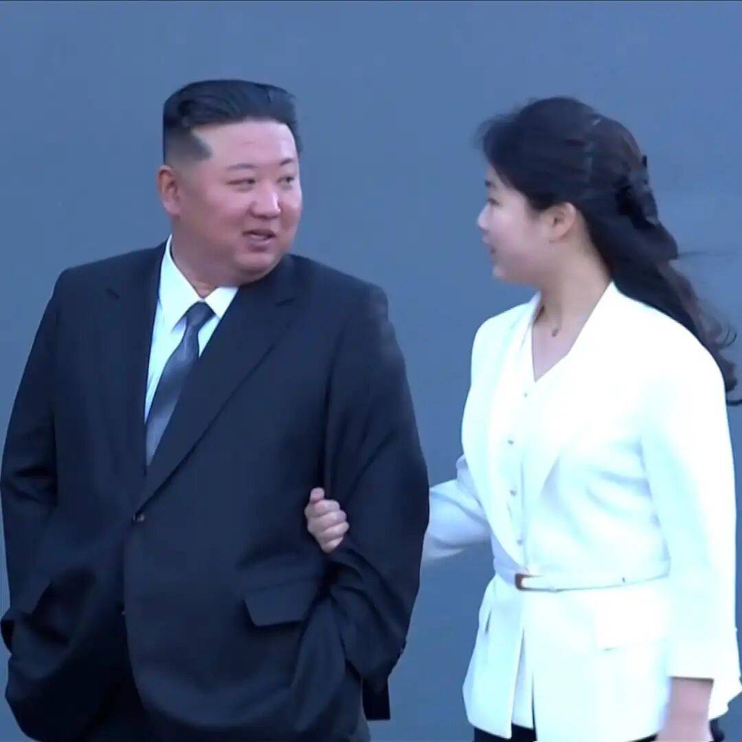 金正恩女兒首登國(guó)際舞臺(tái)，引爆接班傳聞！英國(guó)首相被架空，工黨內(nèi)斗成全武行…