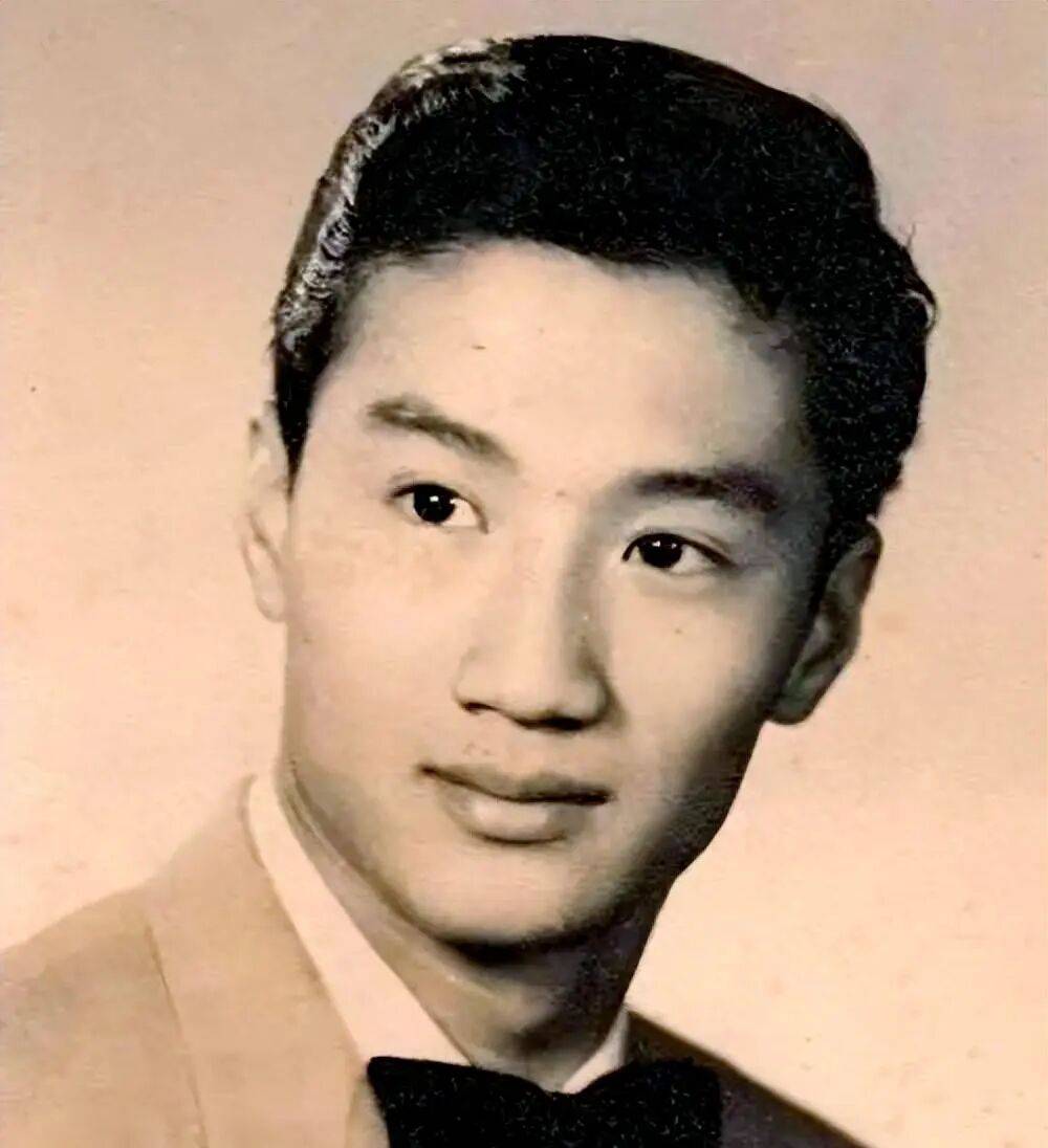 考古|89歲謝賢現(xiàn)身依舊時髦！與小49歲女友分手后開搞事業(yè)，疑已交代后事的他太瀟灑