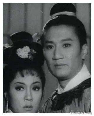 考古|89歲謝賢現(xiàn)身依舊時髦！與小49歲女友分手后開搞事業(yè)，疑已交代后事的他太瀟灑