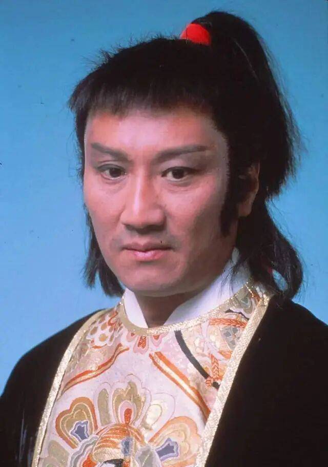 考古|89歲謝賢現(xiàn)身依舊時髦！與小49歲女友分手后開搞事業(yè)，疑已交代后事的他太瀟灑