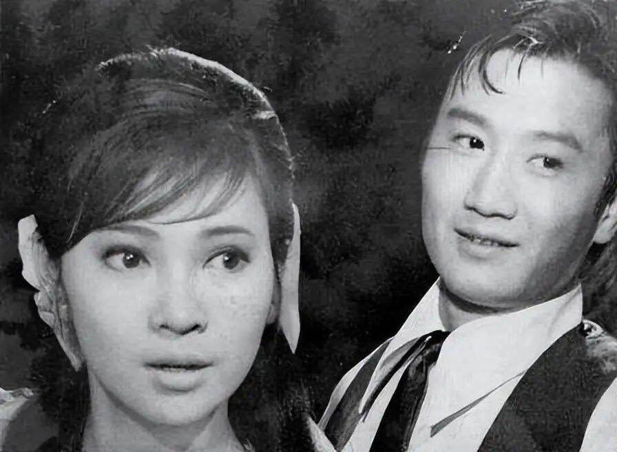 考古|89歲謝賢現(xiàn)身依舊時髦！與小49歲女友分手后開搞事業(yè)，疑已交代后事的他太瀟灑