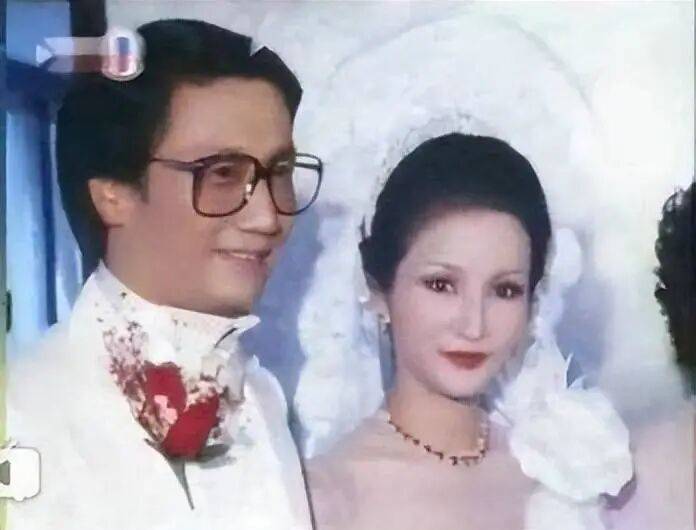 考古|89歲謝賢現(xiàn)身依舊時髦！與小49歲女友分手后開搞事業(yè)，疑已交代后事的他太瀟灑