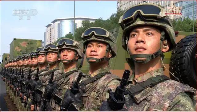 不裝了！一口氣看完九三大閱兵武器裝備！誰說我們一個(gè)也不認(rèn)識(shí)？