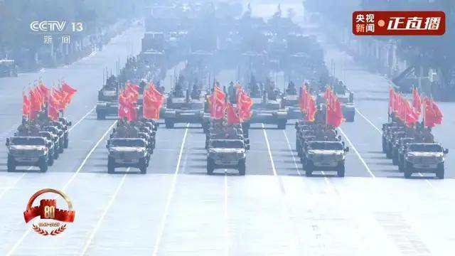 不裝了！一口氣看完九三大閱兵武器裝備！誰說我們一個(gè)也不認(rèn)識(shí)？
