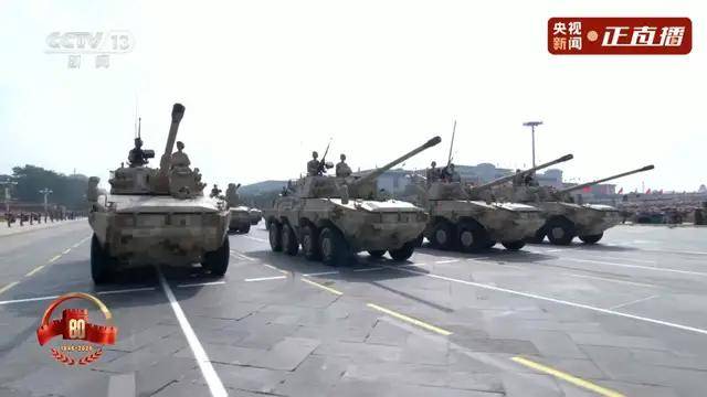 不裝了！一口氣看完九三大閱兵武器裝備！誰說我們一個(gè)也不認(rèn)識(shí)？
