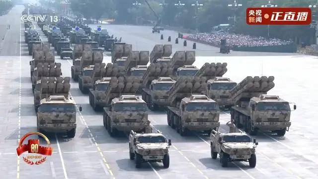 不裝了！一口氣看完九三大閱兵武器裝備！誰說我們一個(gè)也不認(rèn)識(shí)？