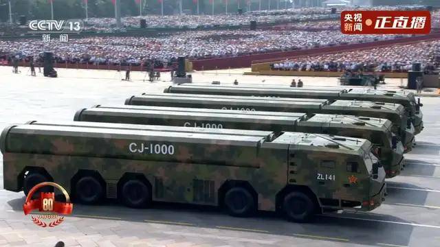 不裝了！一口氣看完九三大閱兵武器裝備！誰說我們一個(gè)也不認(rèn)識(shí)？