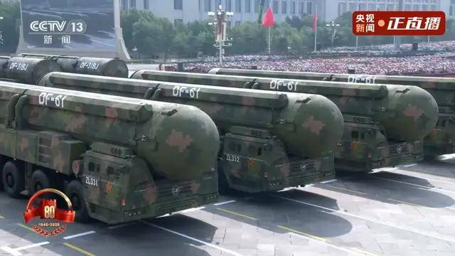 不裝了！一口氣看完九三大閱兵武器裝備！誰說我們一個(gè)也不認(rèn)識(shí)？
