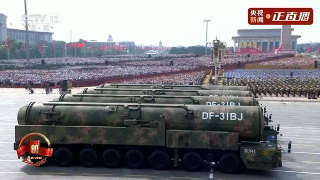 不裝了！一口氣看完九三大閱兵武器裝備！誰說我們一個(gè)也不認(rèn)識(shí)？