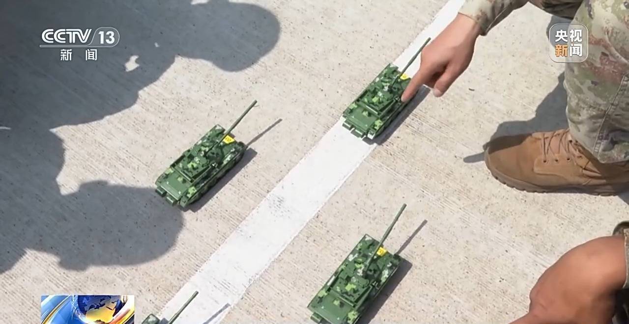 1厘米的極致精度！揭秘裝備方隊(duì)唯一的“三車引導(dǎo)”