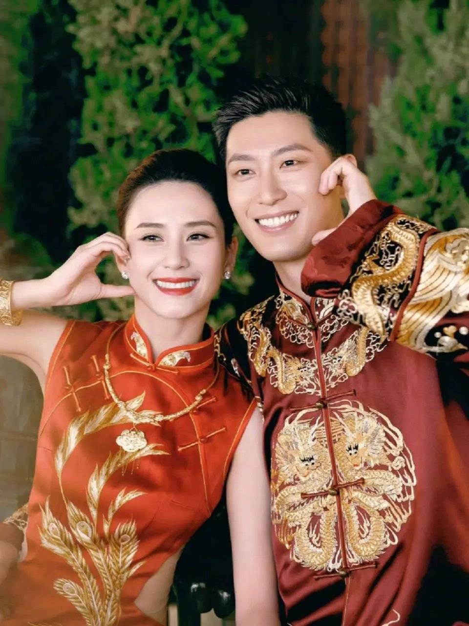 考古 | 何超蓮竇驍雙雙辟謠離婚！兩人感情生活引各方熱議