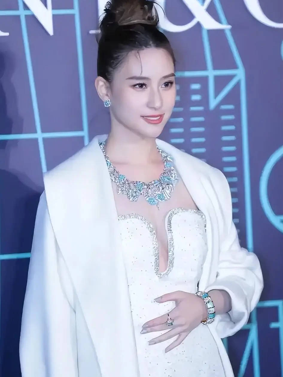 考古 | 何超蓮竇驍雙雙辟謠離婚！兩人感情生活引各方熱議