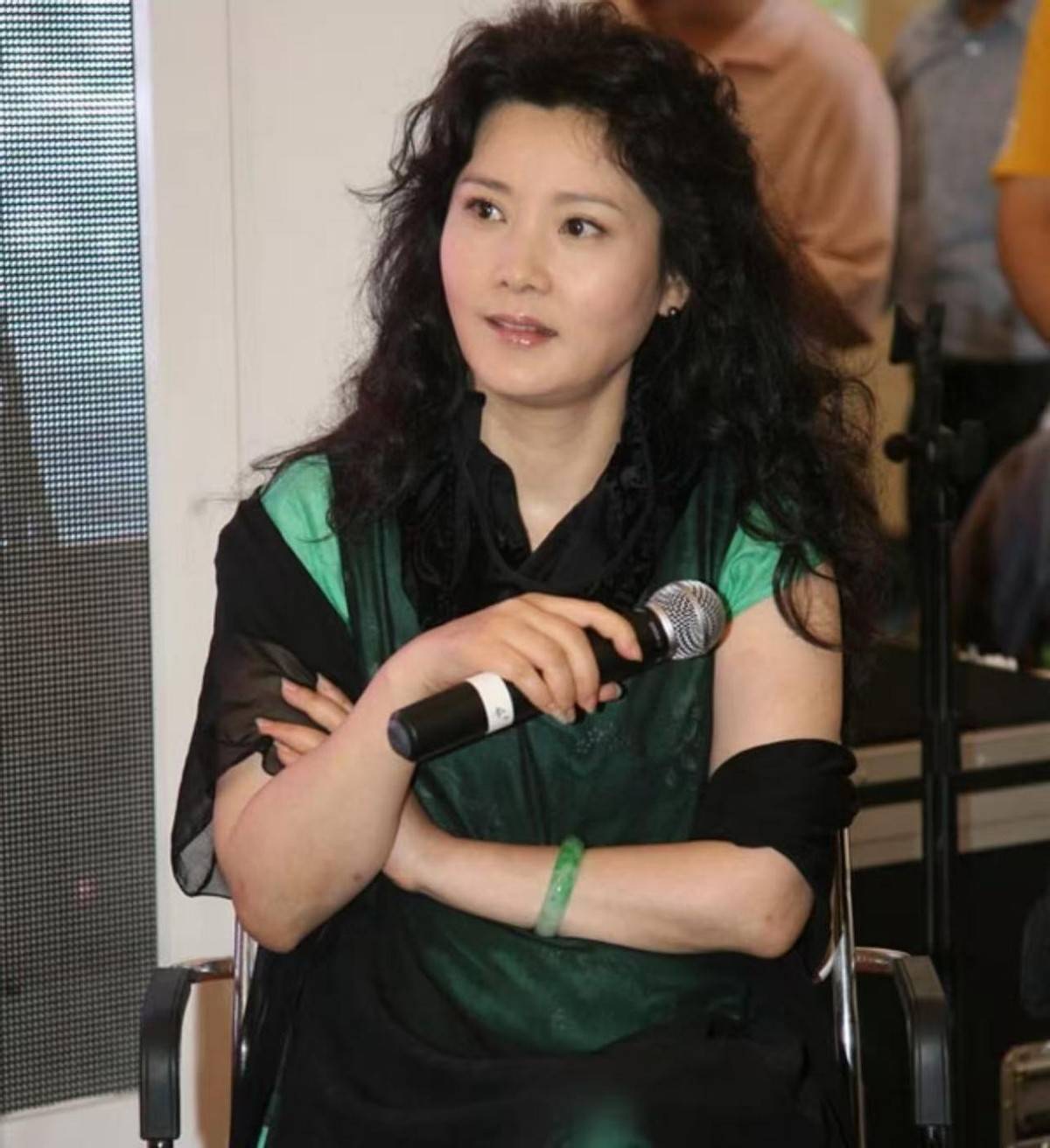 何賽飛怒斥張柏芝后道歉：我這個人脾氣急并非針對人