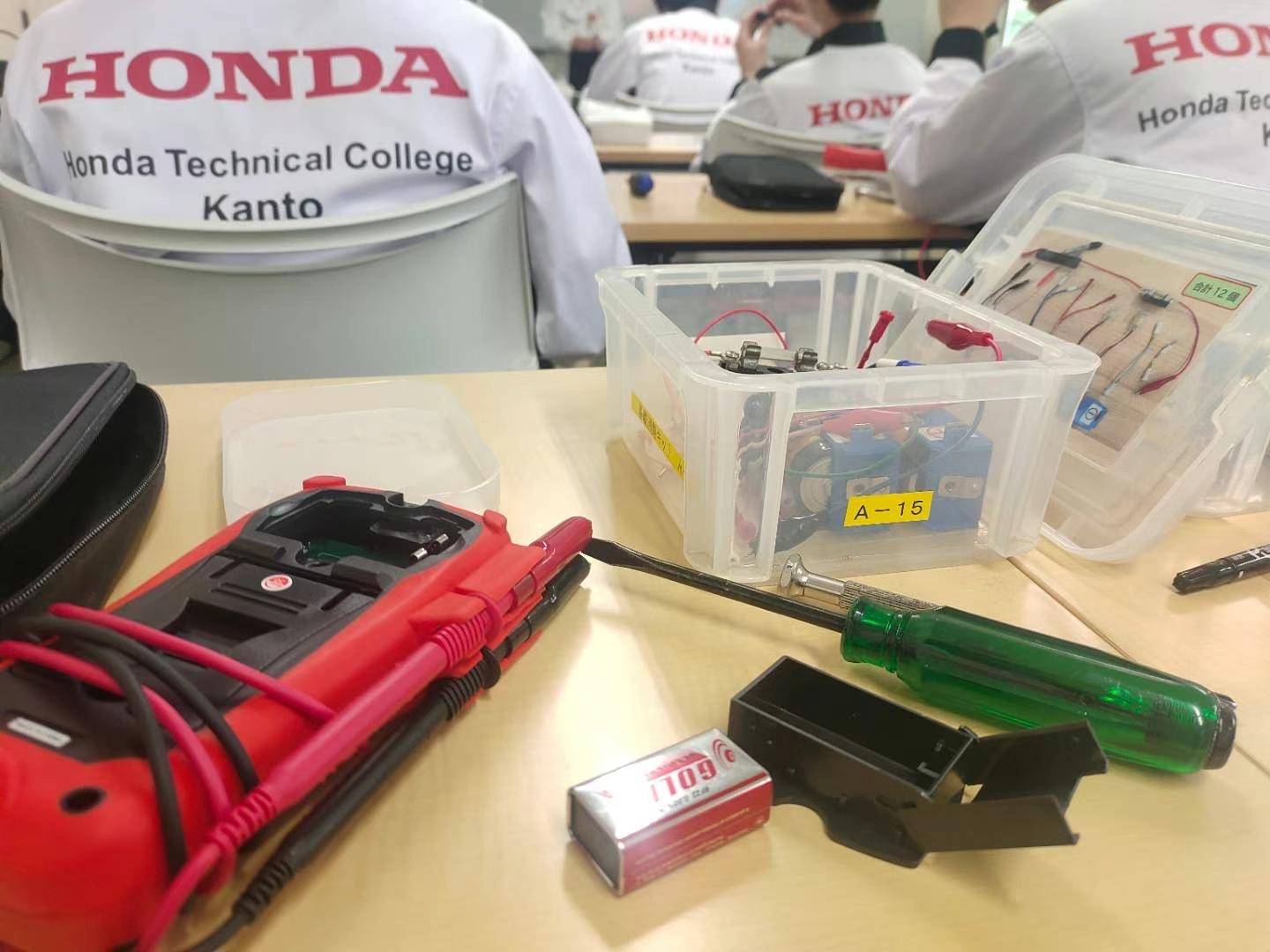 放棄考編出國(guó)學(xué)汽修 男子第一年想賺18萬(wàn)