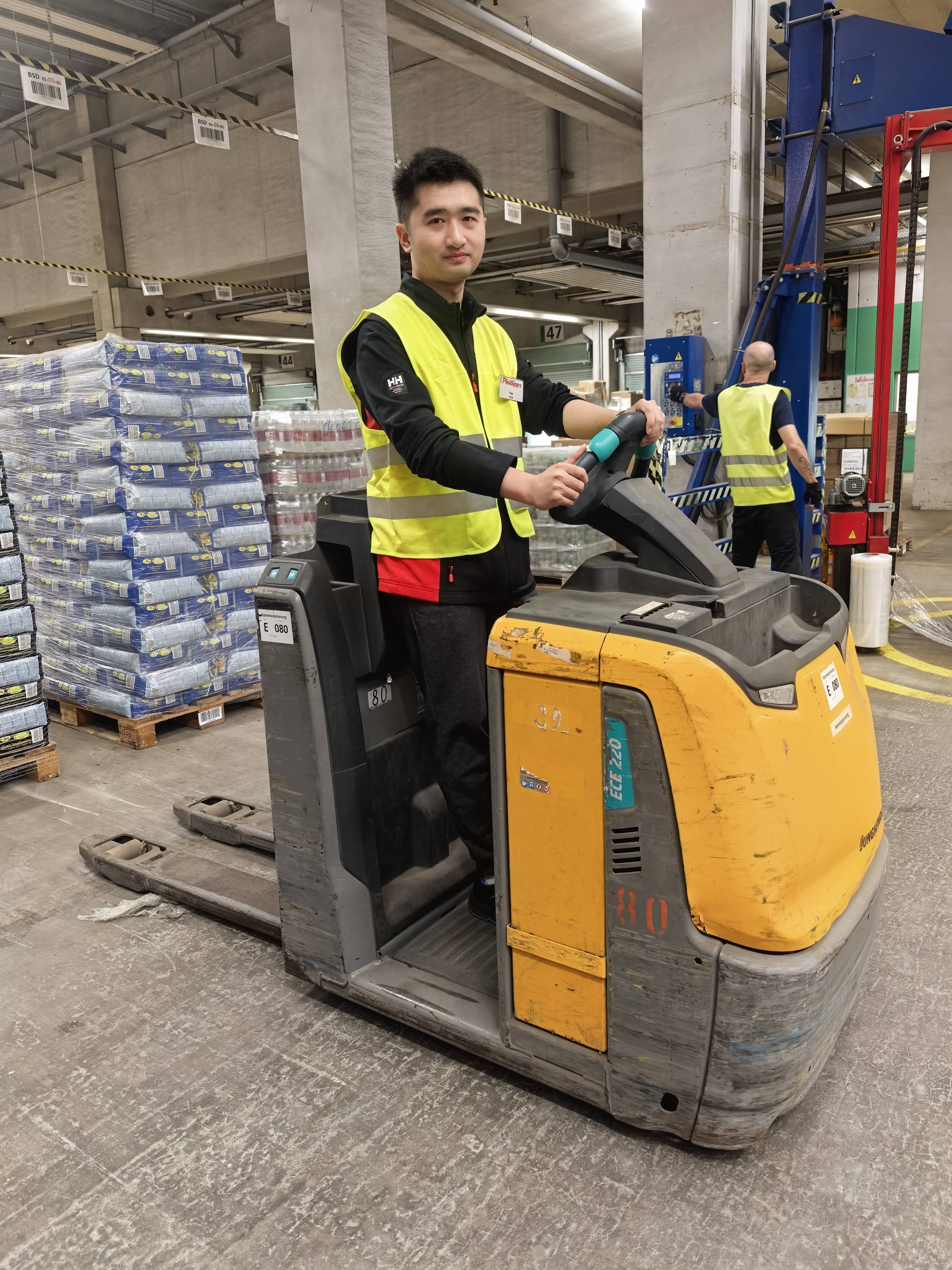 放棄考編出國(guó)學(xué)汽修 男子第一年想賺18萬(wàn)